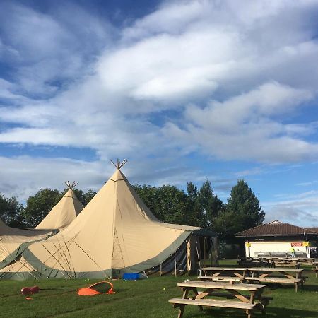 Edinburgh Festival Camping Hotel Ingliston Exterior photo