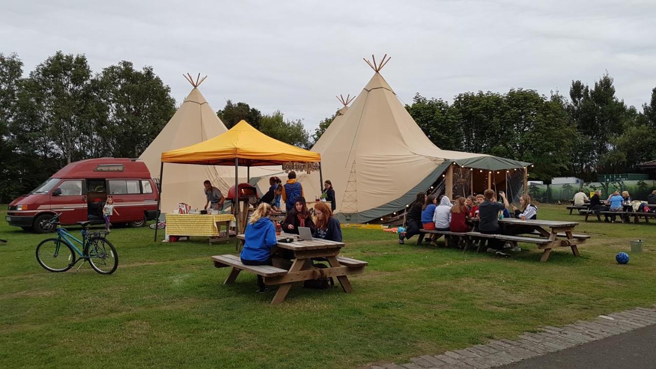 Edinburgh Festival Camping Hotel Ingliston Exterior photo